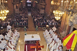 Vista genereal de la Basílica y autoridades civiles y militares