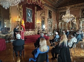 El Dr. Barquero agradece la distinción en nombre de todos