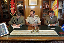 Firma de la Cédula de Toma de Posesión ante el Coronel