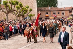 El General Romero Carril porta el pendón de Las Navas de Tolosa.