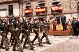 El General Romero Carril porta el pendón de Las Navas de Tolosa.