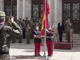 Izado de Bandera en la plaza Alonso Martínez