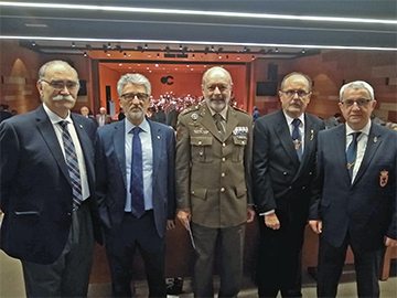 En_el_centro_el_General_jefe_de_la_División_San_Marcial