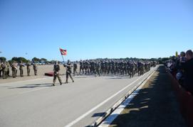 Desfile ante la Autoridad