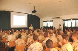 Conferencia en el salón multiusos 