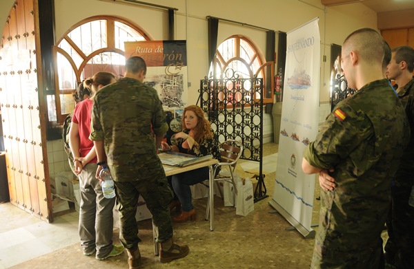Stand de Turismo en el Hogar del Soldado 