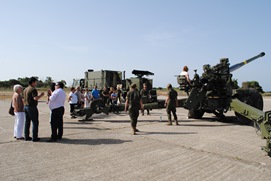 Exposición estática de armamento y material 