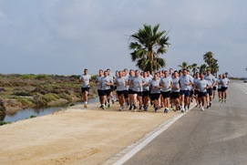 Realizando carrera continua con un grupo de alumnos