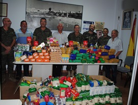 Entrega de alimentos en la Federación de AA.VV.