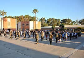 Aspirantes en su primer izado de Bandera