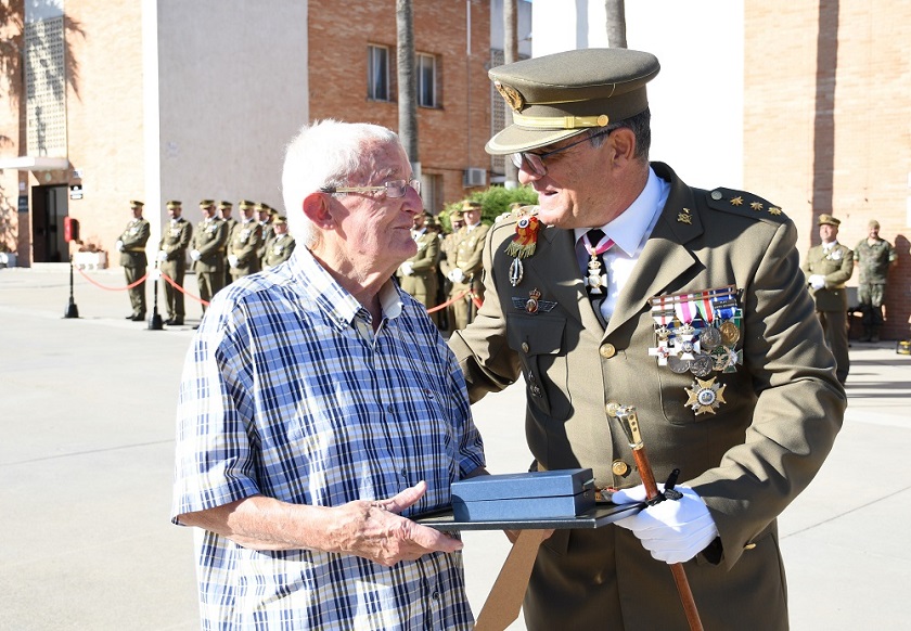 Don Antonio, Alumno Honorífico