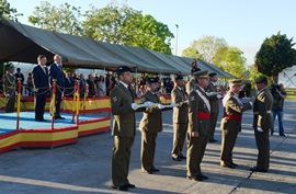 Entrega de condecoraciones.