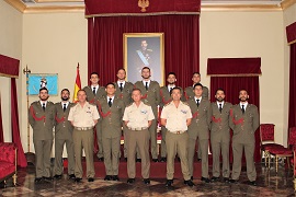 Cadetes con el COMGE en el Salón del Trono.