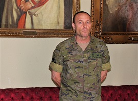 General Arenas dirigiendose a los asistentes.