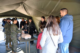 Visitando la exposición estática.