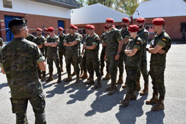 Visitando las instalaciones.