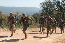 Pelotón acudiendo a un punto de control