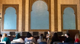 Seminario con universitarios.