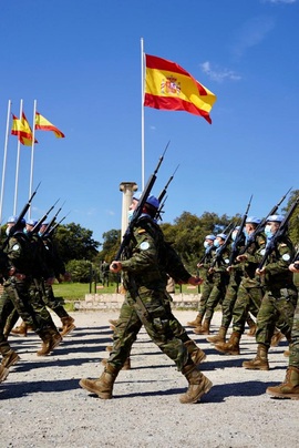 Desfile ante las autoridades.