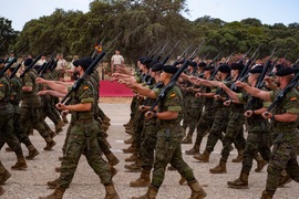 Desfile frente autoridad.