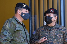 El General Jefe de la BRIX recibe al contingente de El Salvador