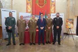 Foto grupo autoridades asistentes.