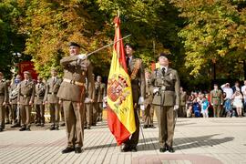 El Coronel Fernández Jefe del RAC 10 saludando