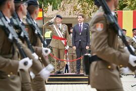 El General Olazábal saludando a las tropas