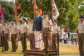 General Ruiz junto al alcalde presidiendo el acto
