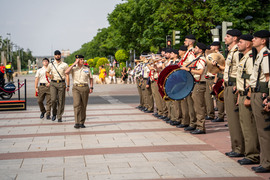 General Ruiz pasando revista