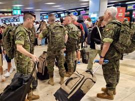 Personal brilib LXII en terminal aérea