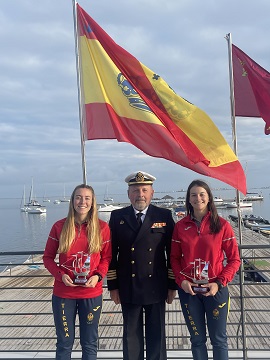 Equipo femenino de vela del E.T 