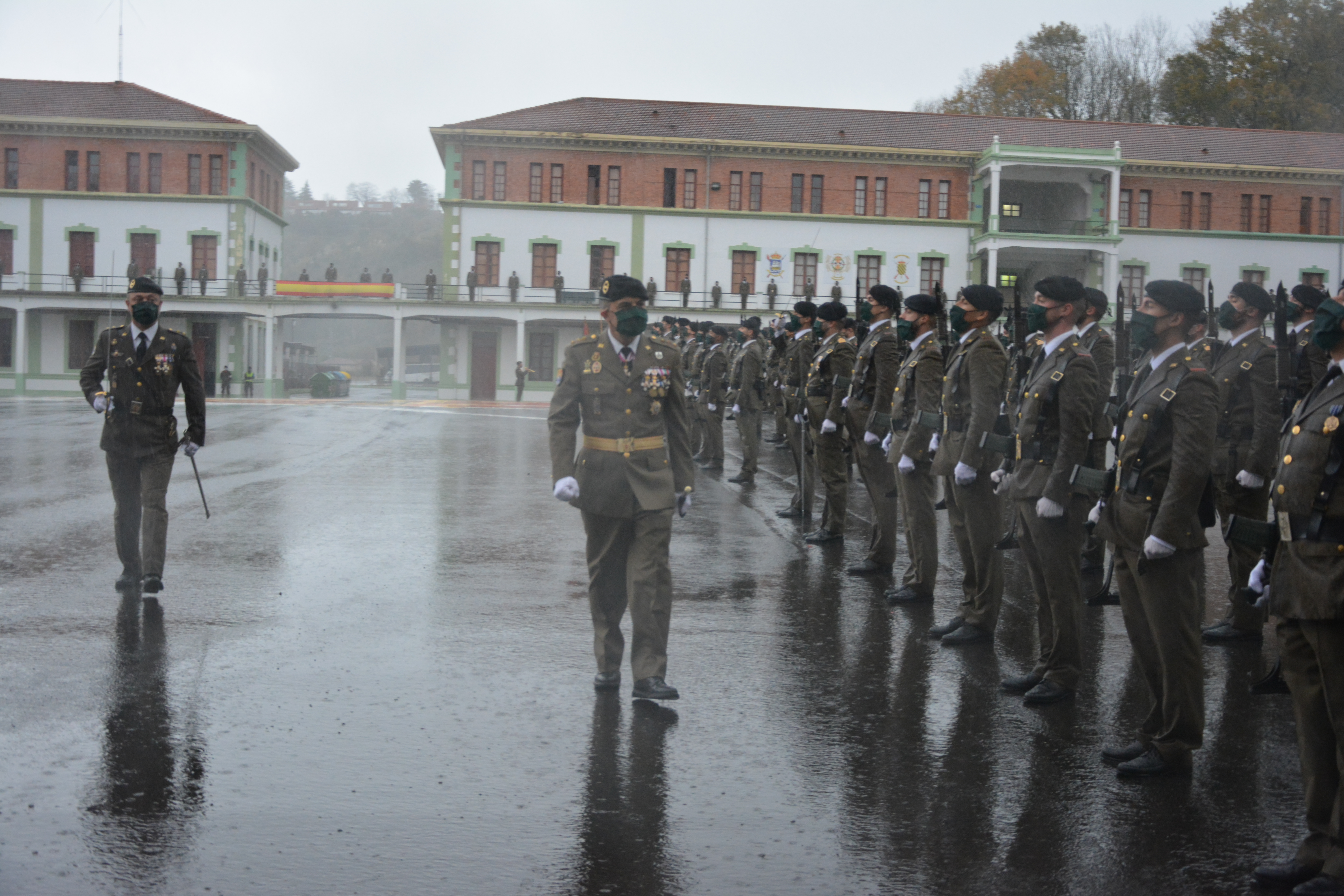 Revista a la fuerza en formación