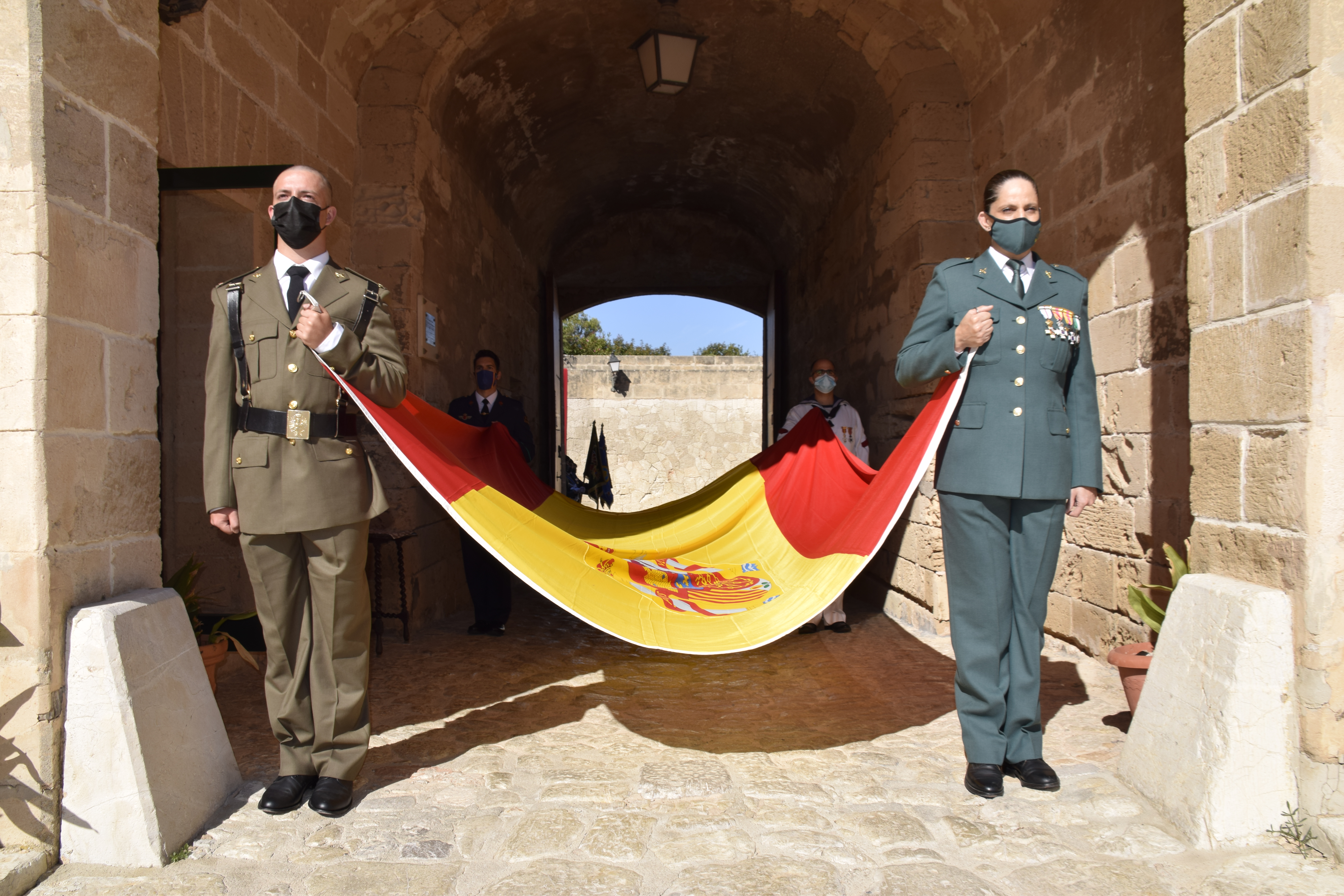 IZADO DE LA BANDERA NACIONAL EN EL DIFAS 2021