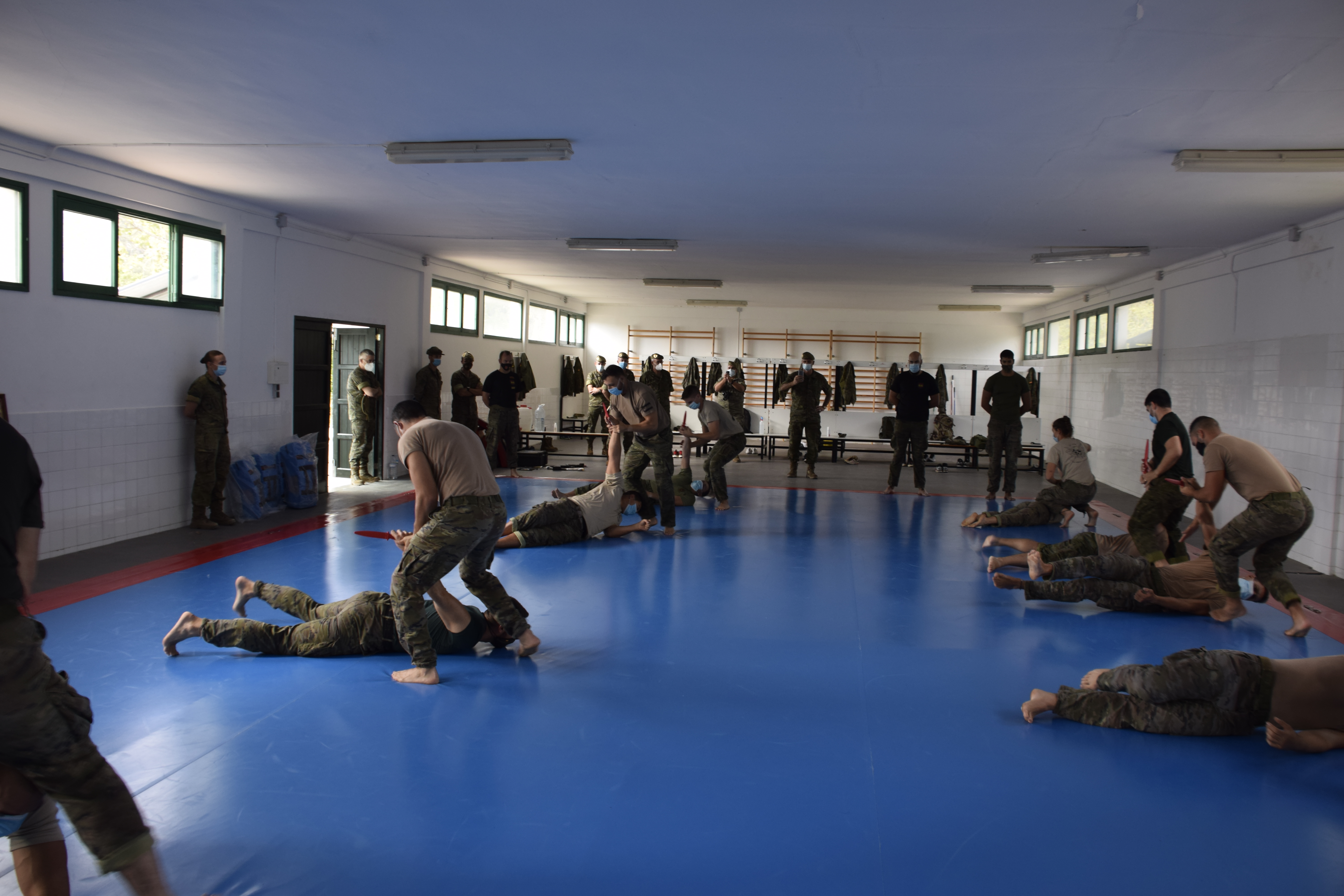 INSTRUCCIÓN COMBATE CUERPO A CUERPO