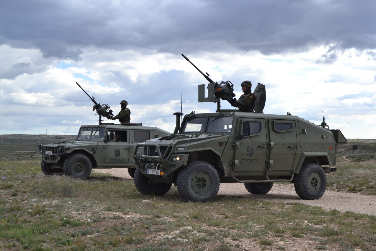 EN POSICIÓN PARA LA REALIZACIÓN DE UN EJERCICIO TIRO CON AMETRALLADORA PESADA