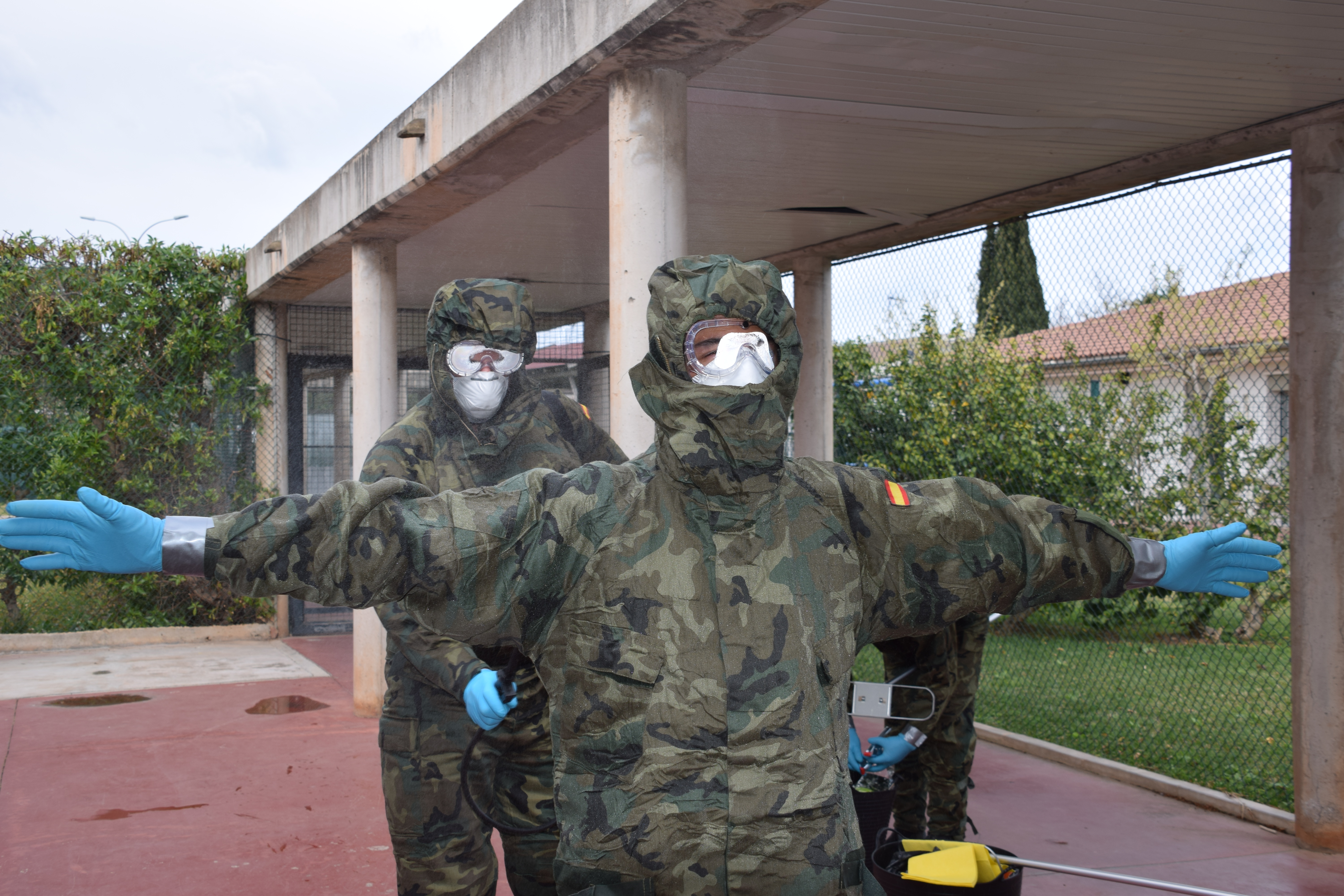 La unidad de Zapadores de la Comandancia General de Baleares, realiza tareas de limpieza en la residencia de discapacitados de Son Tugores, Palma