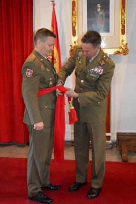 El General Aznar impone la Faja.