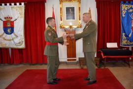 El General Cifuentes entrega el Bastón de Mando.