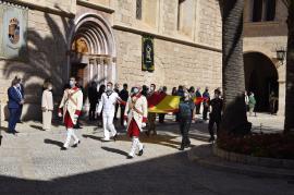 Traslado de la Bandera para el izado