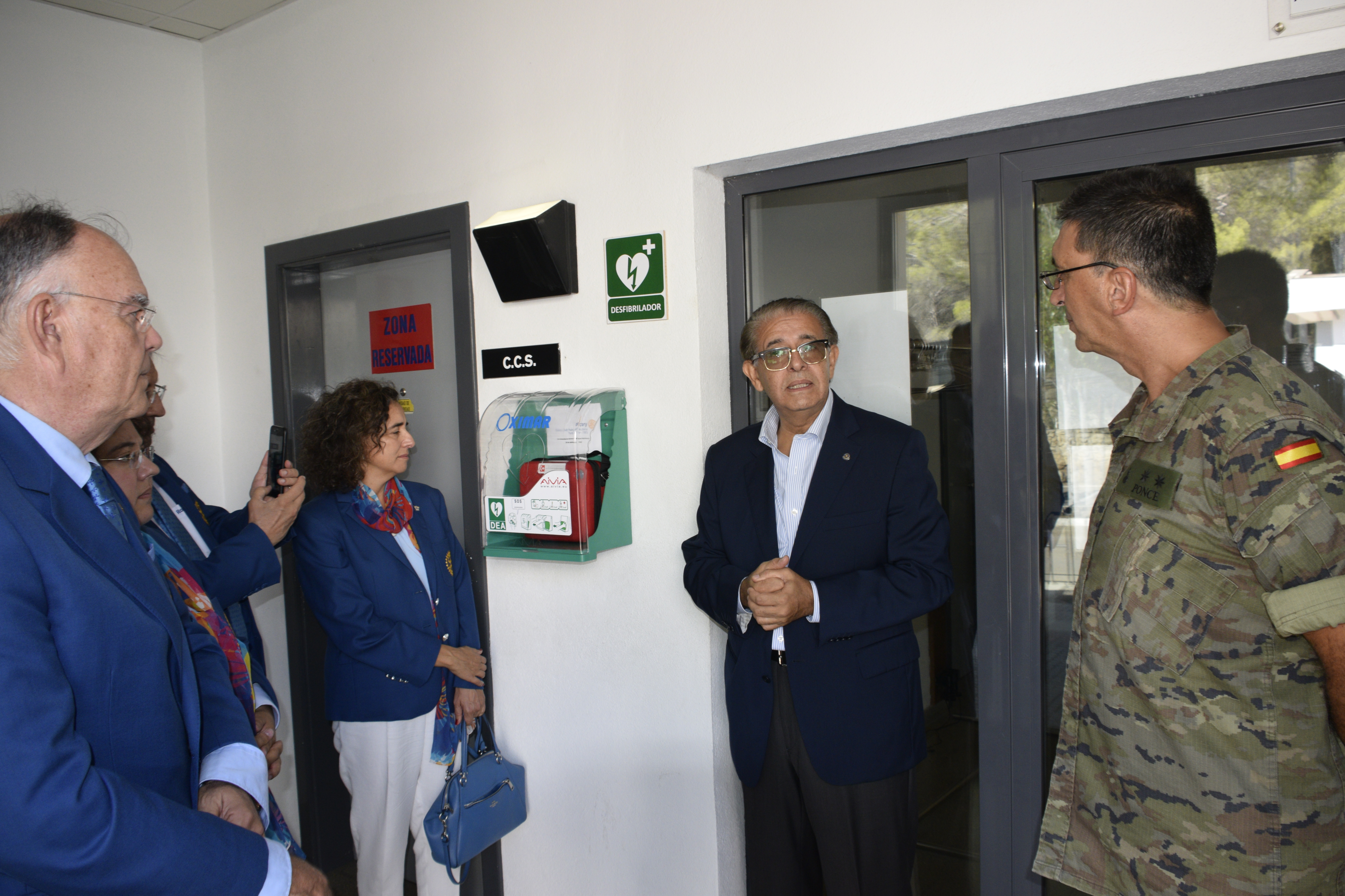 ENTREGA DESFIBRILADOR AL ACUARTELAMIENTO JAIME II