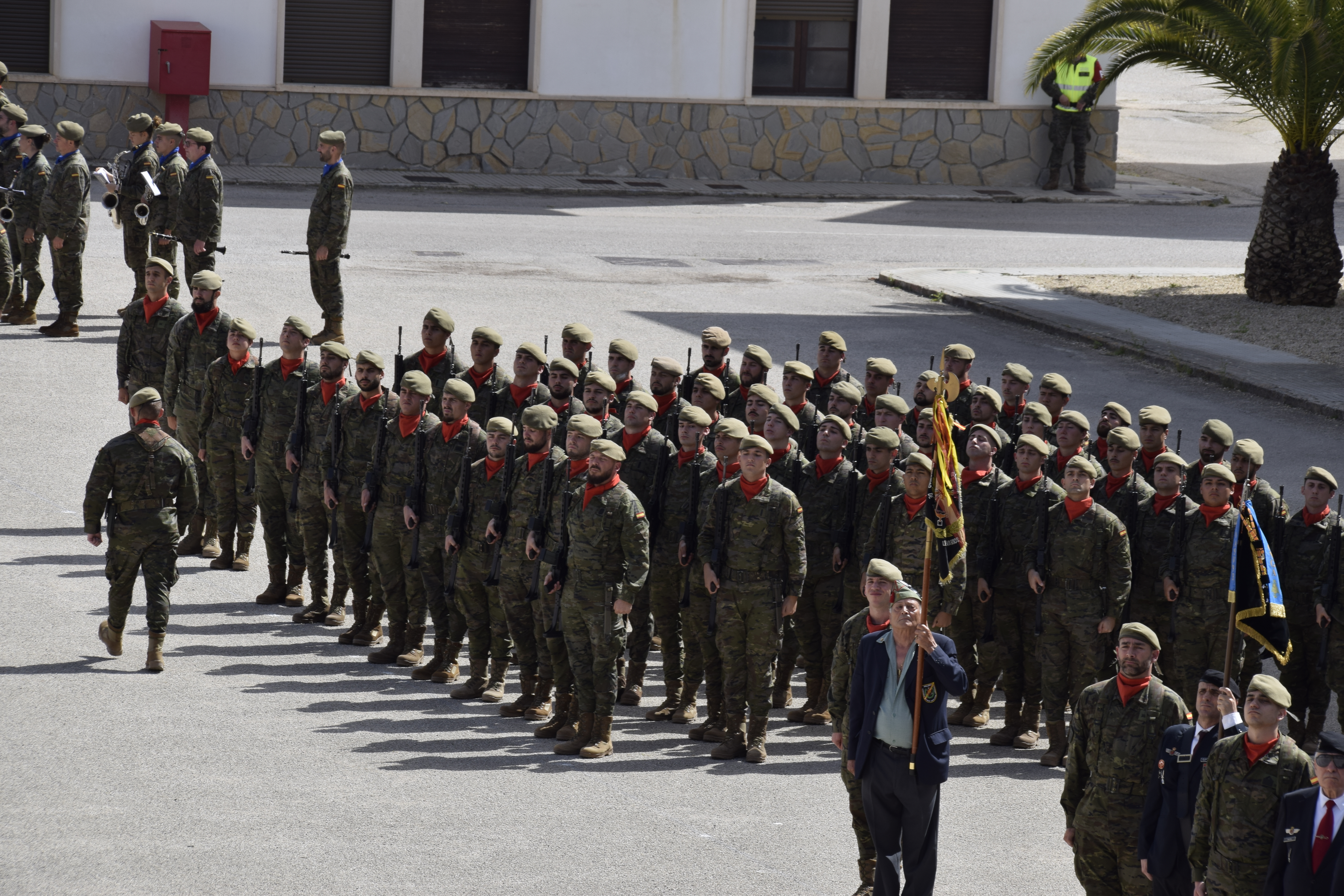 COMPAÑÍA DEL BATALLÓN FILIPINAS FORMADA EN EL DÍA DEL VETERANO