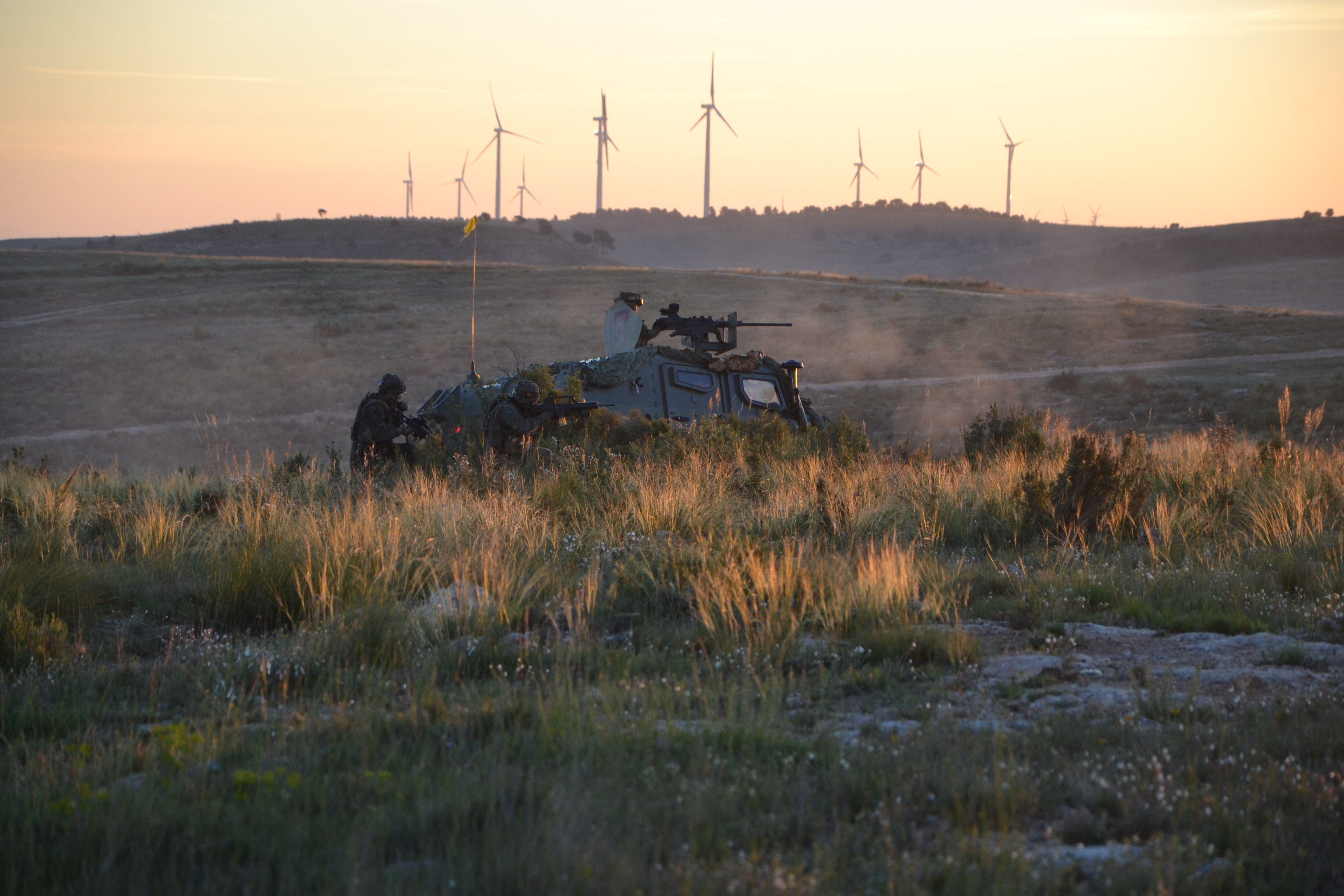 AMETRALLADORA PESADA DANDO COBERTURA