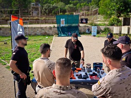 Exposición del armamento no letal