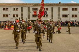 El Jefe del Regimiento a la cabeza del desfile.