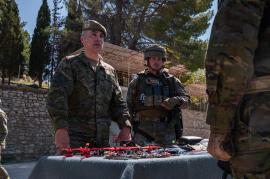 General Esteban en un momento de la revista.