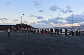 El general Armada saluda