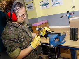 Mantenimiento de armamento