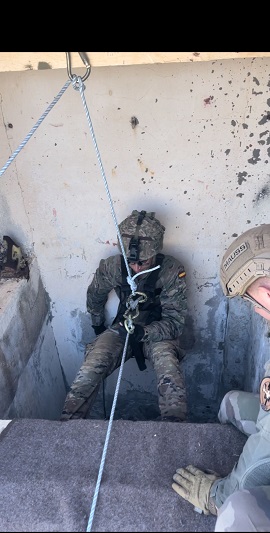 Practicas de infiltración vertical mediante rapel.