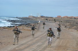 La vanguardia, a la salida de Puerto del Rosario